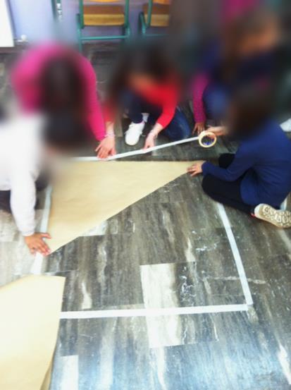 Εικόνα 43: Οι μαθητές σχεδιάζουν την επιφάνεια του