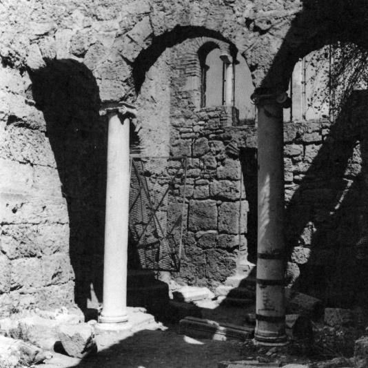 Το εσωτερικό βυζαντινού σπιτιού του 10 ου αιώνα στην Κόρινθο. Από την εργασία του Χ.