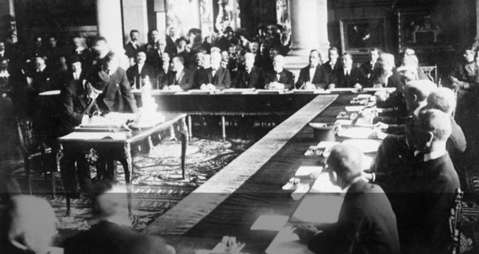 Η ΥΠΟΓΡΑΦΗ ΤΗΣ ΣΥΝΘΗΚΗΣ ΤΩΝ ΣΕΒΡΩΝ Υπογραφή της συνθήκης των Σεβρών από τον εκπρόσωπο της Τουρκίας Mehmed