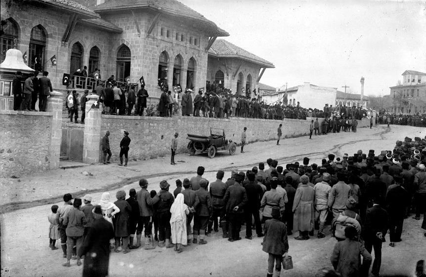 Φωτογραφία από την πρώτη τουρκική Εθνοσυνέλευση,