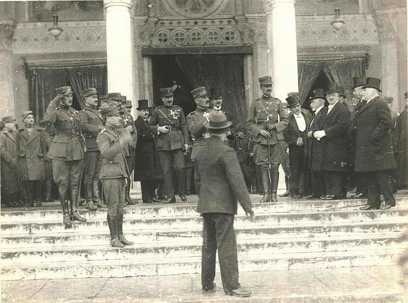 Πλαστήρας, Γονατάς και Σακελλαρόπουλος μπροστά στη Μητρόπολη της Αθήνας