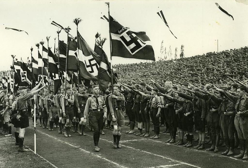 Παρέλαση της ναζιστικής νεολαίας στο Deutsches Stadium, Νυρεμβέργη, 1936 Πηγή