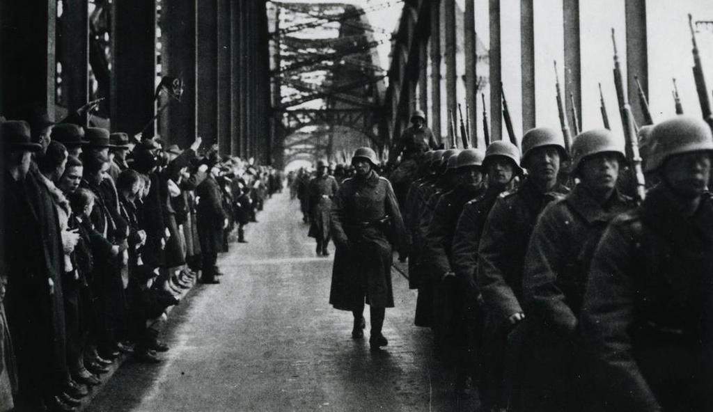 1936: Τα γερμανικά στρατεύματα περνούν τον Ρήνο ποταμό στην Κολωνία Η στρατιωτική κατάληψη της Ρηνανίας είναι