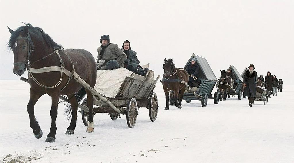 Με την κατάρρευση του ανατολικού μετώπου και την προέλαση του Κόκκινου Στρατού των Σοβιετικών, εκατοντάδες χιλιάδες Γερμανοί από την Ανατολική Πρωσία πήραν τον