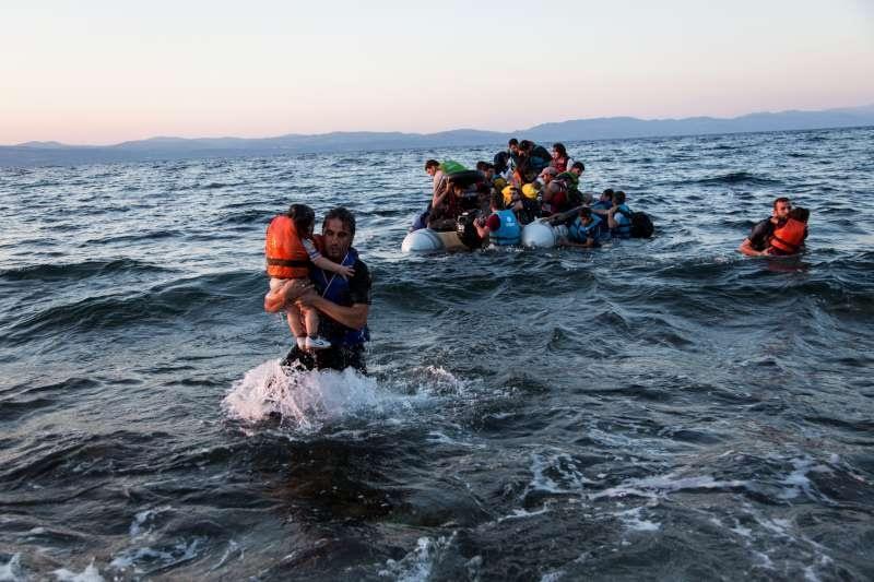 Πρόσφυγες και μετανάστες φτάνουν στις ακτές της Λέσβου Πηγή εικόνας: https://www.unhcr.