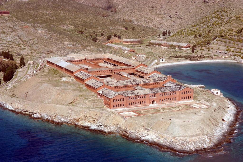 Αεροφωτογραφία των φυλακών της Γυάρου Πηγή