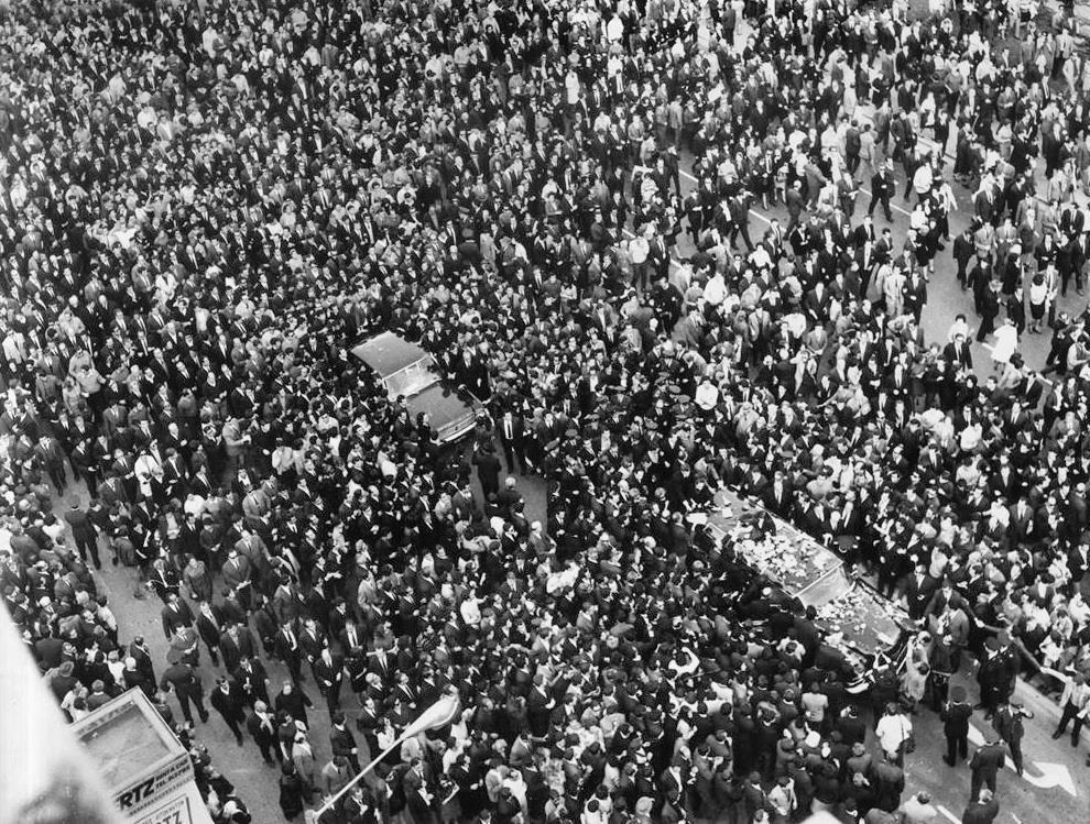 Η κηδεία του Γεωργίου Παπανδρέου Πηγή εικόνας: