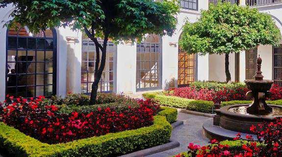 4η µέρα: Μπογκοτά, Ξενάγηση, Μουσείο Χρυσού - Μεντεγίν Η σηµερινή ξενάγησή µας στην πόλη ξεκινά από το ιστορικό της κέντρο, γνωστό ως La Candelaria.