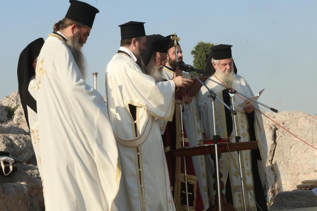 29/06/2021 Η λαμπρή ημέρα στον Βράχο του Αρείου Πάγου σε ανάμνηση του κηρύγματος του Αποστόλου Παύλου (ΦΩΤΟ) Αυτοκέφαλες Εκκλησίες / Εκκλησία της Ελλάδος Τελέσθηκε, κατά το εσπέρας της 29ης Ιουνίου,