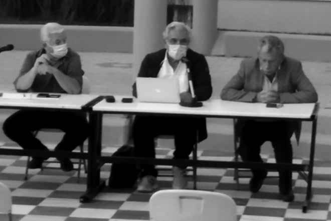 Στη συνάντηση που όπως ελέχθη οργάνωσε ο Δήμος Λαυρεωτικής, συμμετείχαν οι Δήμαρχοι Λαυρεωτικής και Σαρωνικού, Δημήτρης Λουκάς και Πέτρος Φιλίππου, ο πρ.