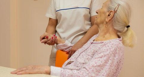 ΚΟΙΝΩΝΙΚH ΠΡΟΝΟΙΑ SOCIAL WELFARE Η ΣΥΝ-ΕΝΩΣΙΣ στηρίζει το έργο και τη λειτουργία κοινωνικών φορέων, δομών και μονάδων πρόνοιας σε όλη τη χώρα μέσα από συγκεκριμένες ενέργειες όπως η παροχή ειδών