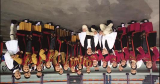 διδασκάλους την Λαμπρινή Τασούλα, τον αείμνηστο συμπατριώτη μας Αργύρη Ντούσια, την Αλέκα Χαϊδή και την Μαργαρίτα Μαραζοπούλου τα τελευταία χρόνια, οι οποίοι είχαν την ευθύνη της διδασκαλίας και