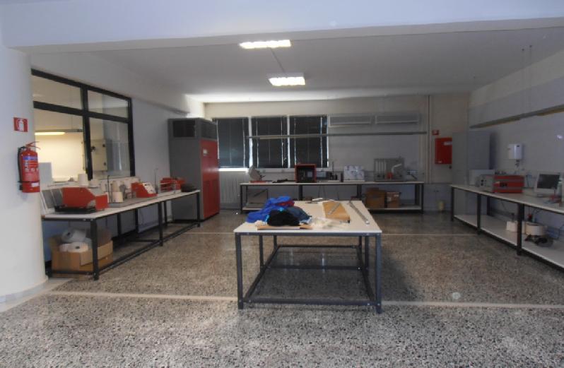 5.4.3 Ενζυμική κατεργασία Η πρώτη χρήση των ενζύμων ως μη τοξική μέθοδος βιοφινιρίσματος έγινε στην πρόσδωση της εμφάνισης πετροπλυμένου των γνωστών σε όλους μας «blue jeans», με αντικατάσταση του μη