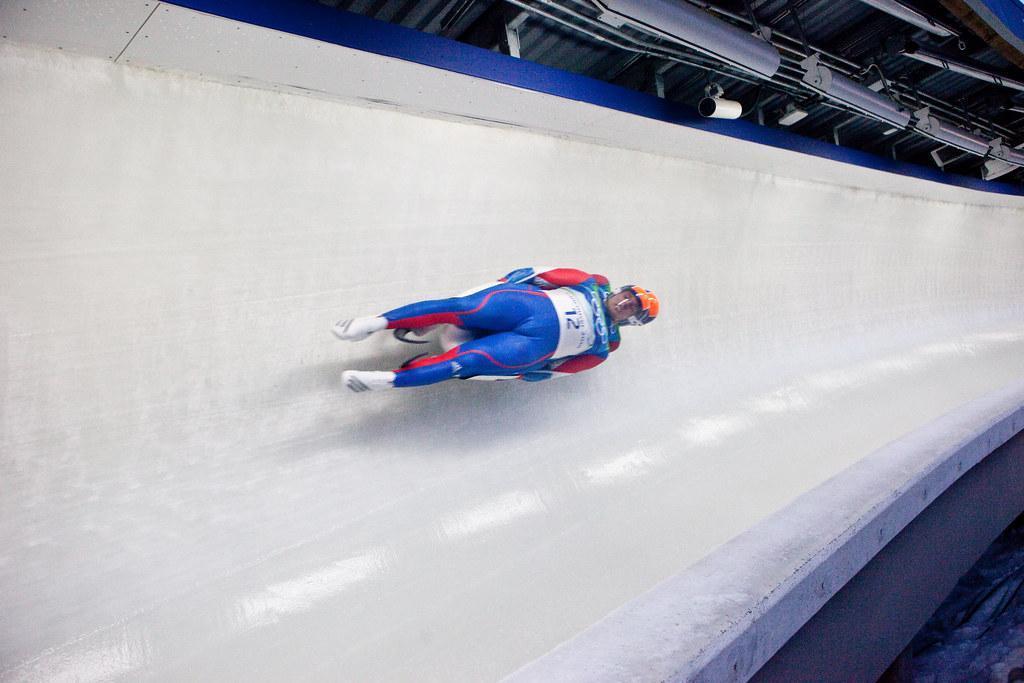 Luge Luge: γαλλική λέξη για το έλκηθρο. Στο έλκηθρο επιβαίνουν 1 ή 2 άτομα.