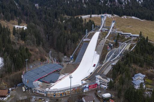 Άλμα με σκι (ski jumping) Το άθλημα περιλαμβάνει 3 αγωνίσματα: