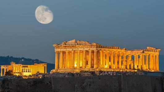 Στην Ακρόπολη της Αθήνας υπάρχει ο Παρθενώνας που είναι αφιερωμένος στη θεά Αθηνά. Σύμφωνα με την παράδοση εδώ υπήρχε ιερό αφιερωμένο στη θεά Γαία και φύλακάς του ήταν ο φοβερός δράκοντας Πύθων.