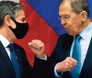 37 ΚΟΣΜΟΣ Ποιος ήταν ο Άμπε που δολοφονήθηκε άνανδρα Παγκόσμιο σοκ και πένθος στην Ιαπωνία προκάλεσε η δολοφονία του 67χρονου πρώην πρωθυπουργού Σίνζο Άμπε, ο οποίος δέχθηκε τα πυρά ενός