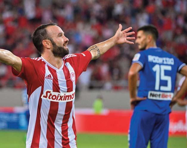 Ο πρωταθλητής Ολυμπιακός νίκησε 2-0 τον ΠΑΣ στο Φάληρο με γκολ των Βαλμπουενά και Ραντζέλοβιτς. Ο κυπελλούχος Παναθηναϊκός 1-0 τον Ιωνικό στη «Λεωφόρο» με πέναλτι του Αϊτόρ.