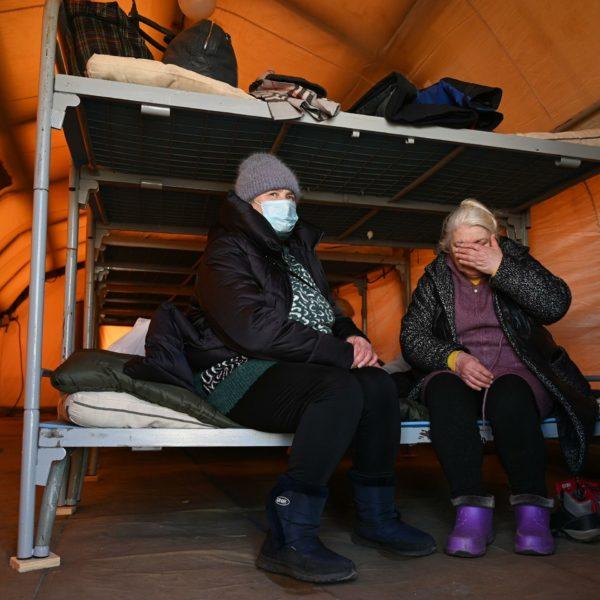 Την ίδια ώρα, ένα επιχειρησιακό αρχηγείο έχει συσταθεί στην κοσμητεία της περιοχής Αζόφ για τη συλλογή ανθρωπιστικής βοήθειας.