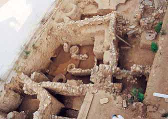 Εικόνα 20 Σωστική ανασκαφή (Οικισµός στο Λεµπέτ, Πολίχνη): Όταν ολοκληρώθηκε η ανασκαφή χτίστηκε πολυκατοικία (περίπτωση κατάχωσης της θέσης) σεις έχουµε διατήρηση (εικ.