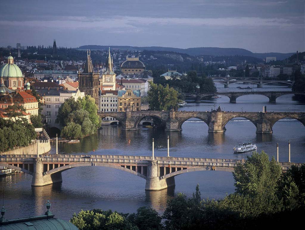 Πράγα: Μία πόλη προς εξερεύνηση κάθε λεπτό, κάθε ώρα, κάθε µέρα Η Μητέρα όλων των Πόλεων, η Πράγα.