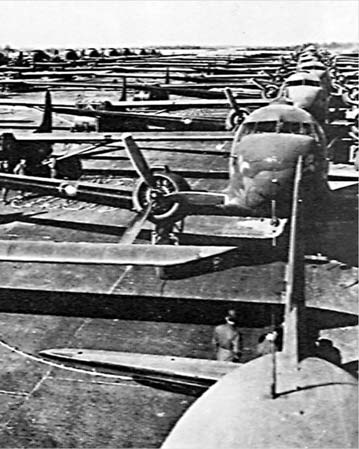Στο αεραποβατικό στρατόπεδο των Συμμάχων ο στρατηγός Ρίτζγουαίη και ο πτέραρχος Πωλ Γουΐλλιαμς (Paul Williams), διοικητής της 9ης αεροπορικής δύναμης μεταφορικών αεροσκαφών, ρίχθηκαν με όλες τους τις