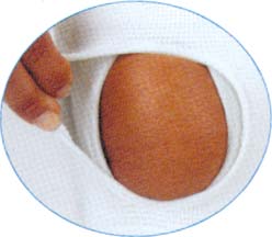 - Ειδική πλέξη δύο στρωμάτων (2-D) αντιολισθητικού τύπου KNITTED με αντιαλλεργική, αεριζόμενη, αντιεφιδρωτική, μη τοξική δράση. - Διαθέτει τέσσερεις εύκαμπτες πλάγιες πλαστικές μπανέλλες.