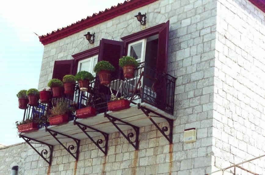 Part B Question Imagine you are interested in sharing this house with Marina Soutsou.