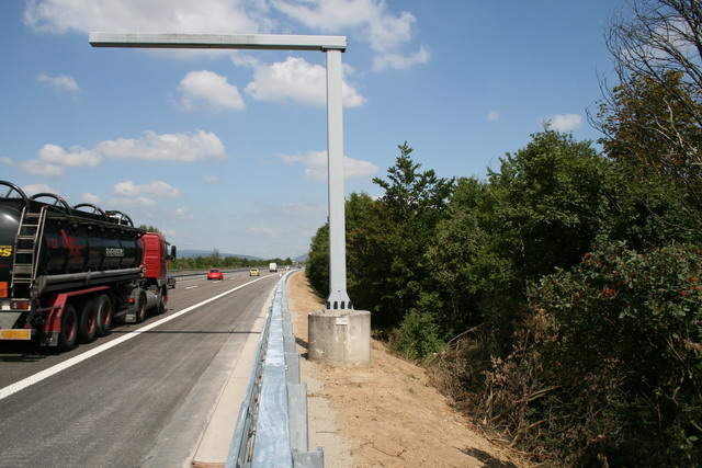 Όταν τα βάθρα μιας γέφυρας έχουν υπολογιστεί και διαστασιολογηθεί έναντι πρόσκρουσης οχημάτων κατά DIN Fachbericht 101, αυτά αποτελούν ιδιαίτερο κίνδυνο για τους επιβαίνοντες σε όχημα (κατηγορία