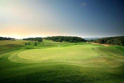 αναλάβει η Troon Golf, κορυφαία εταιρεία διαχείρισης πολυτελών γηπέδων γκολφ στον κόσµο 67. Εικόνα 8: Φωτογραφίες της Π.Ο.Τ.Α.