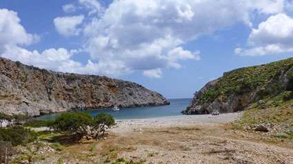 ΜΑΪΟΣ 2015 21. Εβδομάδα 18. Δευτέρα Πέτρου, Διονυσίου, Ηρακλείου μαρτ. 19. Τρίτη 20. Τετάρτη 21. Πέμπτη 22. Παρασκευή Πατρικίου ιερομάρτ., Μενάνδρου & Πολυαίνου μαρτ. Απόδοση του Πάσχα.