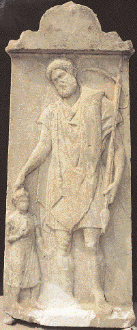 Tο ένα από τα δύο θραύσματα ενεπίγραφης στήλης του Mουσείου Hρακλείου Kρήτης, που επεστράφησαν το 1994 με τη συνδρομή των ελληνικών προξενικών αρχών της Aυστραλίας, ύστερα από μισό αιώνα αρπαγής τους.