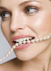 ΥOTUEL all in one : Αισθανθείτε τη διαφορά Η YOTUEL Αll in οne λευκαίνει και αποκαθιστά την υγεία των δοντιών χωρίς να φθείρει το σμάλτο.