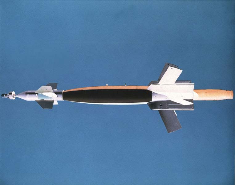 AGM-123 Skipper 2: Μικρής εμβελείας και υψίστης ακριβείας επιθετικός πύραυλος ο οποίος κατευθύνεται με ακτίνες λέιζερ.