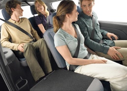 Το νέο Dacia Logan MCV διατίθεται σε 1 έκδοση, με 7 θέσεις, συνδυάζοντας άνεση, λειτουργικότητα και μεγάλη δυνατότητα φόρτωσης.