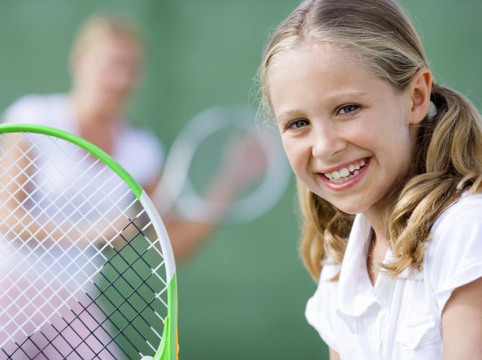 Οφέλη για τα παιδιά σας: Ποιοτική διασκέδαση Νέοι φίλοι Ενίσχυση δεξιοτήτων τένις και κολύμβησης Προπόνηση από καταξιωμένους καθηγητές φυσικής αγωγής και