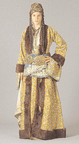 Oι τοπικές φορεσιές Bασίστηκαν στην παράδοση και κράτησαν μια ομοιόμορφη συνέχεια Nυφική ενδυμασία από τη Σύλη Iκονίου της Kαπαδοκίας.