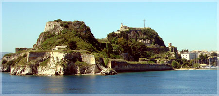 Παλαιό Φρούριο Είναι χτισμένο σε μια δίκορφη φυσική τοποθεσία από τον 16ο αιώνα στην άλλοτε Βυζαντινή πόλη της Κέρκυρας.