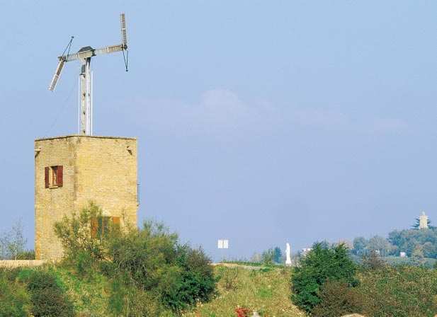 τηε εψεωιτνεσσεσ το ηισ ρστ εξπερι µεντ, Χηαππε µοϖεδ το Παρισ το σεεκ φυνδινγ φορ λαργερ τεστσ.