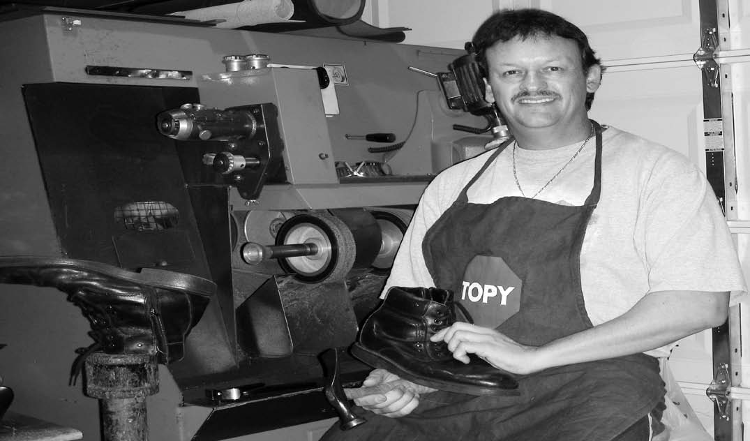 19 Γνώμη ΠΕΝΘΗ ΦΩΤΙΟΥ ΖΩΗ 1929-2012 Πέθανε στο Βανκούβερ στις 3 Ιανουαρίου 2012 η ΖΩΗ ΦΩΤΙΟΥ. Το τρισάγιο έγινε στις 8 Ιανουαρίου 2012 στον Ι.Ν. του Αγίου Γεωργίου και η κηδεία στις 10 Ιανουαρίου 2012.