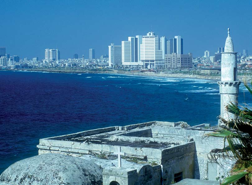 1. Η θέα από τη Γιάφα. / The view from Jaffa. 2. Το λιμανάκι του Τελ Αβίβ. / The port of Tel Aviv. 3., 5. Η συνοικία Νέβε Τζεντέκ. / Neve Tzedek. 4., 6.