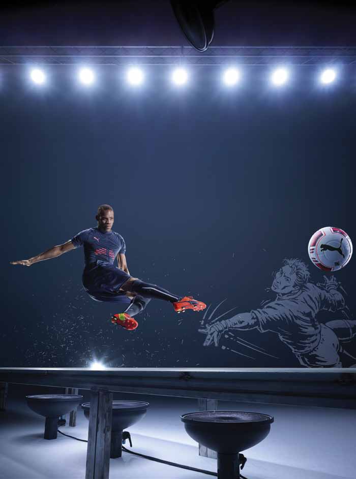 BALOTELLI BELIEVES IN HIS POWERFUL PLAYS EVOPOWER FLEXES WITH