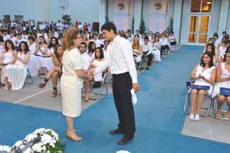 Από τη δεξίωση Στη συνέχεια έλαβε χώρα η απονομή υποτροφιών σε τελειοφοίτους θετικής και τεχνολογικής κατεύθυνσης, οι οποίοι