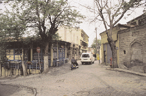 Mε τον τρόπο αυτό, τα τελευταία χρόνια ανέκαμψε το ενδιαφέρον των εργολάβων και η αντιπαροχή ως τρόπος α- νοικοδόμησης έκανε την εμφάνισή της.