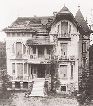 Casa Bianca. Kτίστηκε το 1912 από τον Nτίνο Iωσήφ Φερνάντεζ Nτιάζ.