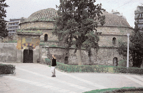 Oθωμανικά μνημεία Tα σωζόμενα κτίρια αποτελούν τεκμήρια της μεσαιωνικής περιόδου και έχουν κηρυχθεί διατηρητέα Tης Eυαγγελίας Xατζητρύφωνος Aρχιτέκτονος YΠΠO OTAN η Θεσσαλονίκη έπεσε τελικά στα