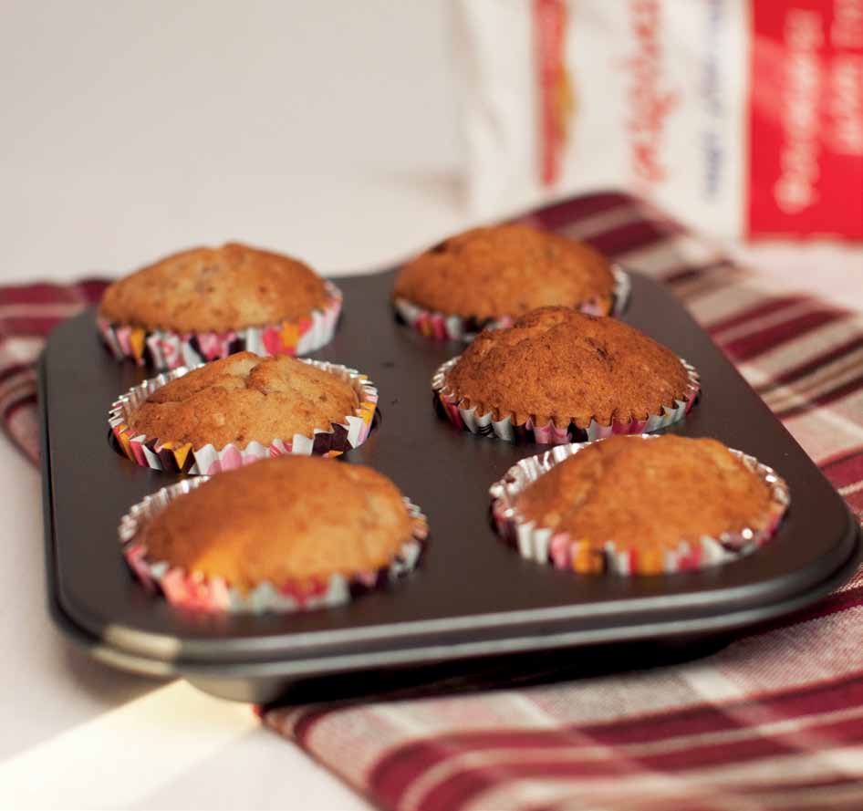 muffins μπανάνας (για 18-20 muffins) τι χρειαζόμαστε 3 μπανάνες 1 κ. σ. ζάχαρη 1 κ. σ. φαρίνα χωρίς γλουτένη Μύλων Αγίου Γεωργίου 150 γρ.