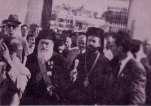 Ο Αρχιεπίσκοπος Μακάριος Β (αριστερά) με τον Μητροπολίτη Κιτίου Μακάριο. Στις αρχές της δεκαετίας του 50 το διεθνές σκηνικό είχε ξεκαθαρίσει.