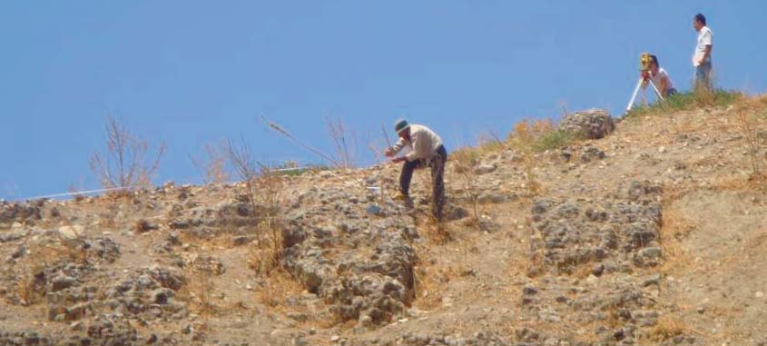 επιγραφή). Σύμφωνα πάντως με τον Belli, η επιγραφή βρισκόταν σε δεύτερη χρ