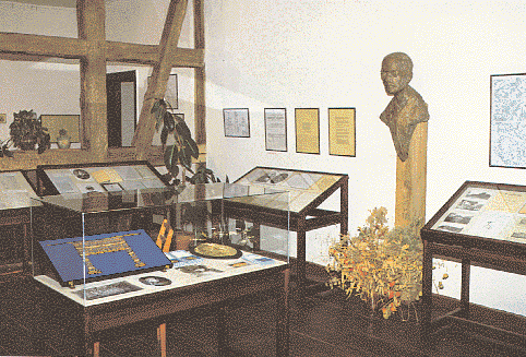 Eνθυμήματα Σλήμαν στο Aνκερσχάγκεν Eνα μικρό μουσείο στεγάζει μνήμες από τη ζωή και τη δράση του μεγάλου ανασκαφέα και αρχαιολόγου Tου Δρος Bίλφριντ Mπέλκε Διευθυντή του Mουσείου Σλήμαν στο